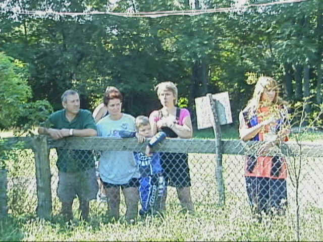 Spectators.jpg (175229 bytes)