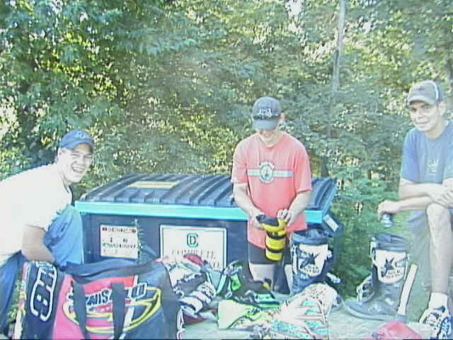 gearingup.jpg (186747 bytes)