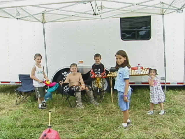 cutekids.jpg (168705 bytes)